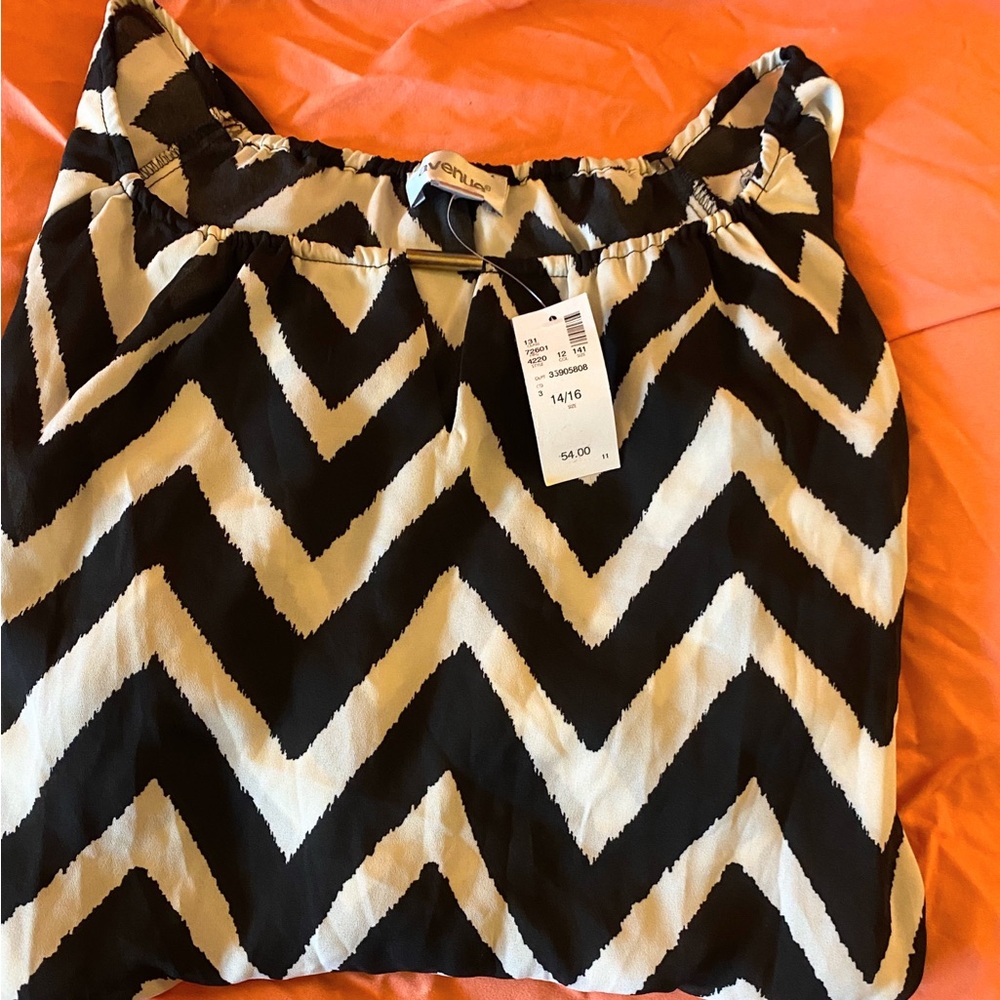 Avenue Black & Cream Chevron Sleeveless Top